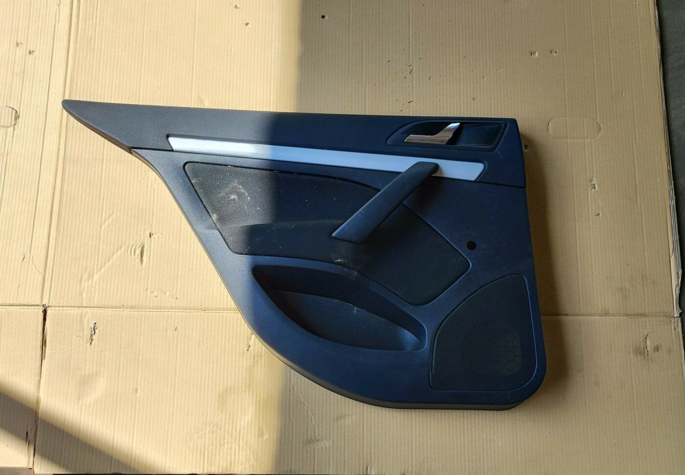 Aizmugurējo kreiso durvju apdare priekš SKODA OCTAVIA 2008 1 Aizmugurējo kreiso durvju apdare priekš SKODA OCTAVIA 2008