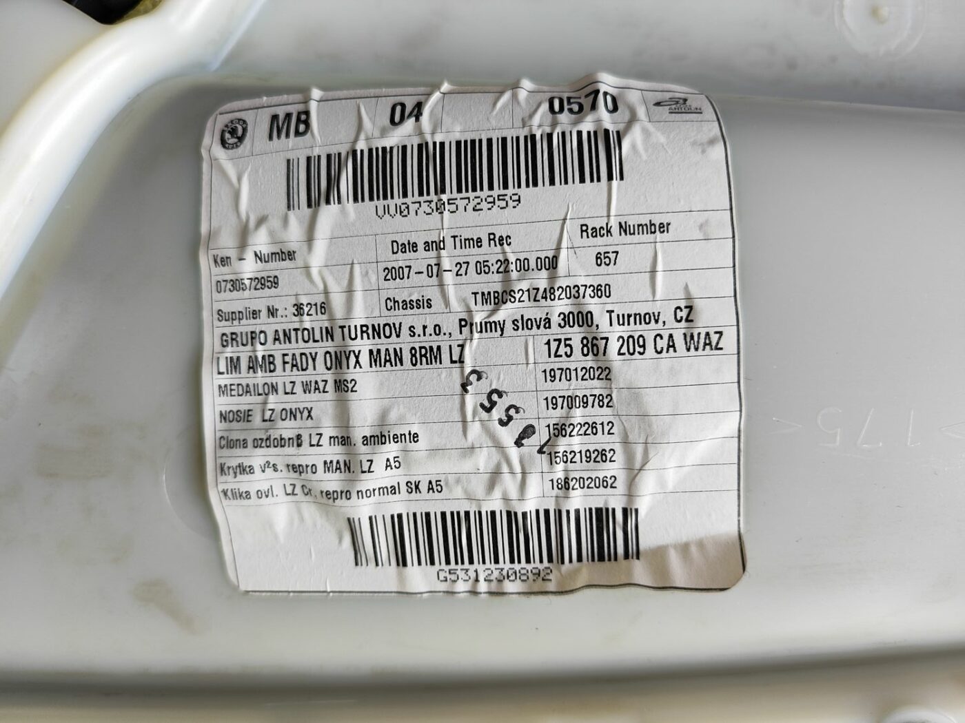 Aizmugurējo kreiso durvju apdare priekš SKODA OCTAVIA 2008 6 Aizmugurējo kreiso durvju apdare priekš SKODA OCTAVIA 2008