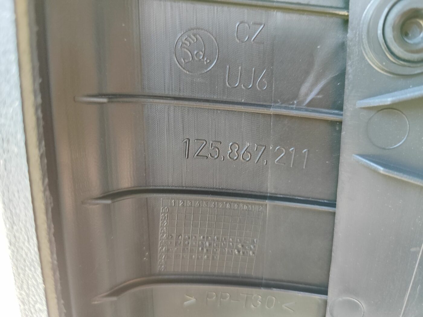 Aizmugurējo kreiso durvju apdare priekš SKODA OCTAVIA 2008 5 Aizmugurējo kreiso durvju apdare priekš SKODA OCTAVIA 2008