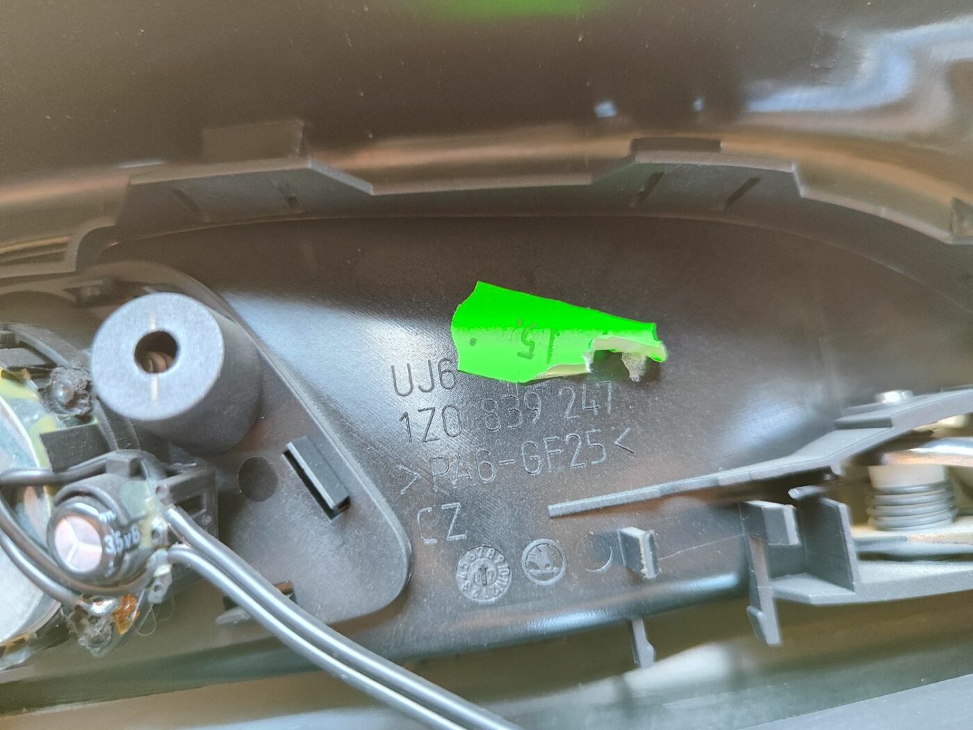 Aizmugurējo kreiso durvju apdare priekš SKODA OCTAVIA 2008 3 Aizmugurējo kreiso durvju apdare priekš SKODA OCTAVIA 2008