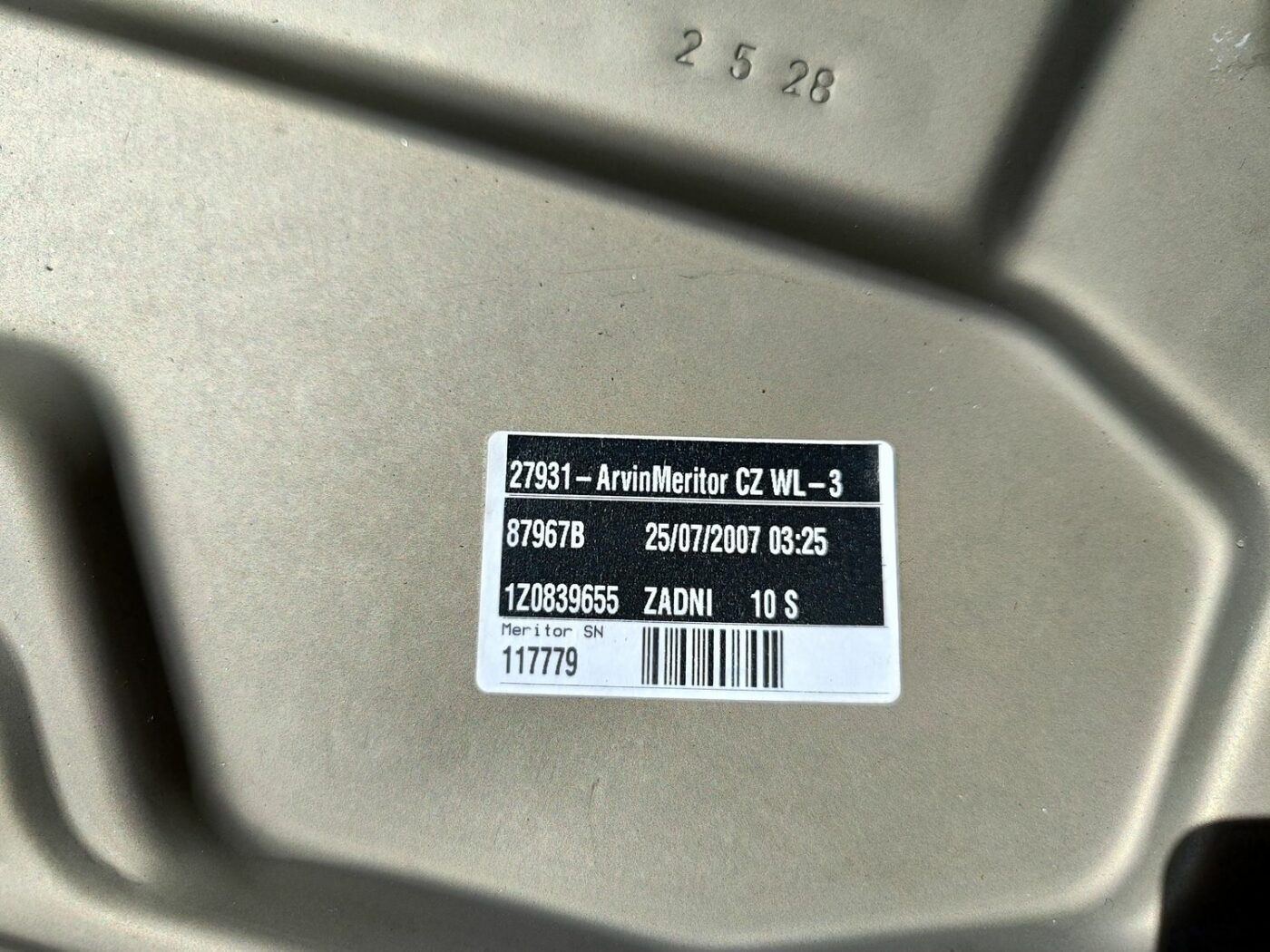 Stikla pacelšanas mehānisma panele priekš SKODA OCTAVIA 2008 2 Stikla pacelšanas mehānisma panele priekš SKODA OCTAVIA 2008