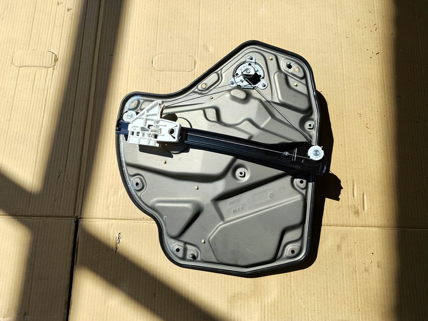 Stikla pacelšanas mehānisma panele priekš SKODA OCTAVIA 2008 3 Stikla pacelšanas mehānisma panele priekš SKODA OCTAVIA 2008