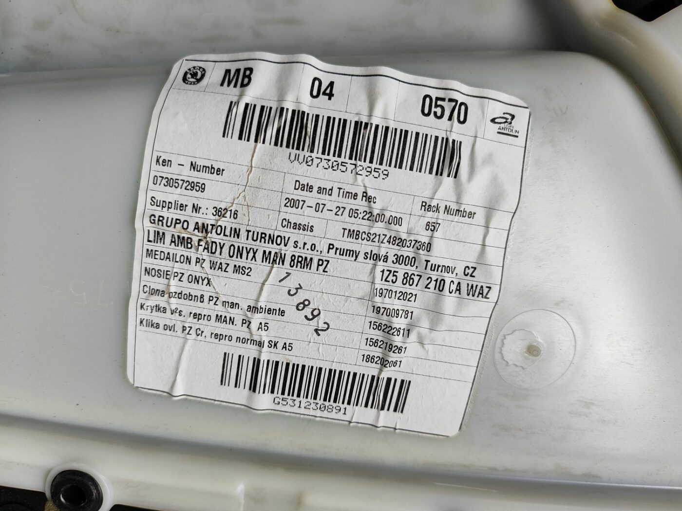 Aizmugurējo labo durvju apdare priekš SKODA OCTAVIA 2008 3 Aizmugurējo labo durvju apdare priekš SKODA OCTAVIA 2008