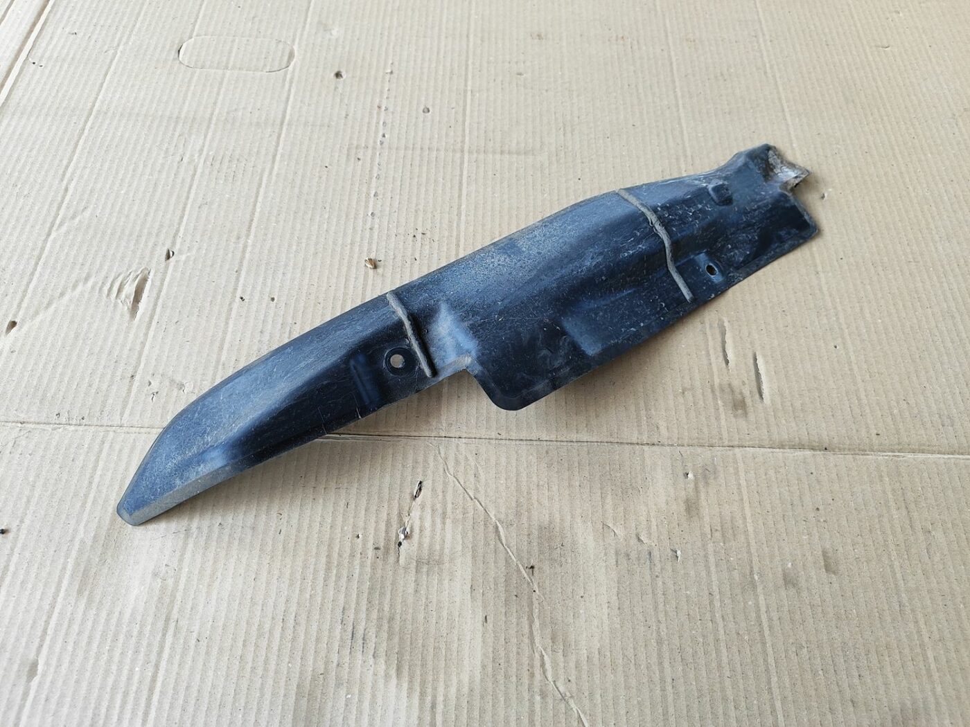 Ieliktņis starp spārnu un durvīm priekš SKODA OCTAVIA 2008 1 Ieliktņis starp spārnu un durvīm priekš SKODA OCTAVIA 2008