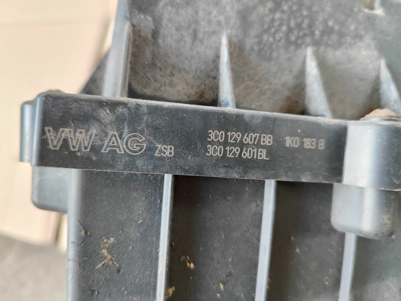 Gaisa filtra korpuss priekš SKODA OCTAVIA 2008 5 Gaisa filtra korpuss priekš SKODA OCTAVIA 2008