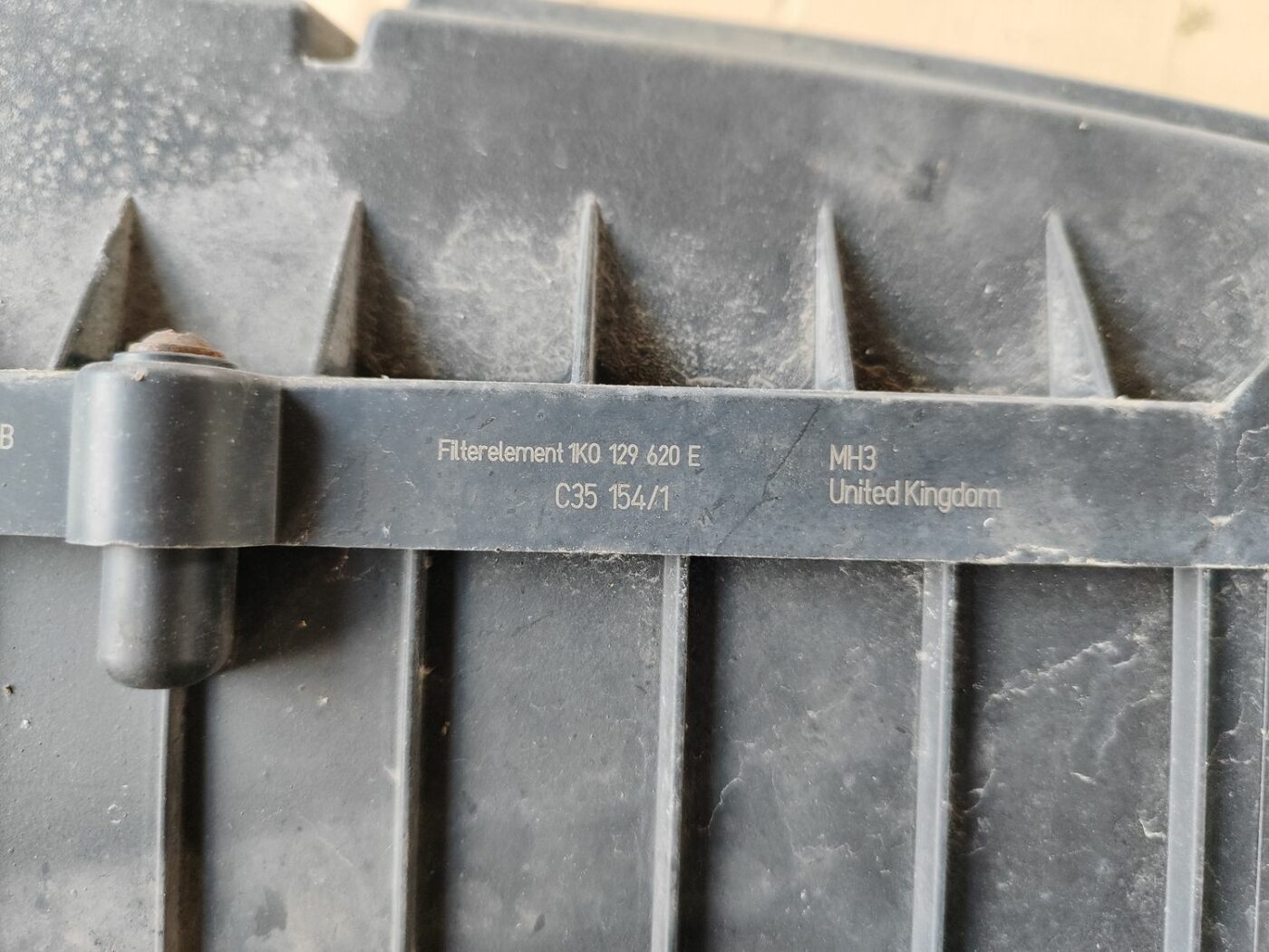 Gaisa filtra korpuss priekš SKODA OCTAVIA 2008 4 Gaisa filtra korpuss priekš SKODA OCTAVIA 2008