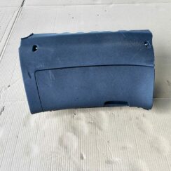 Mantu glabāšanas nodalījums pasažiera pusē priekš SKODA OCTAVIA 2008