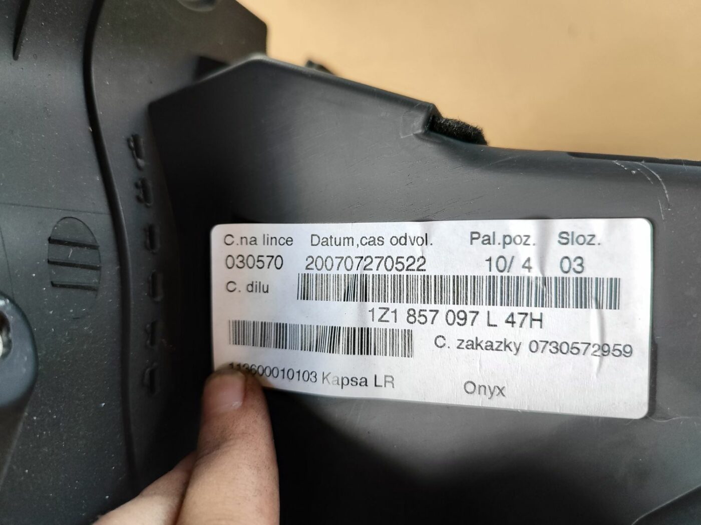 Mantu glabāšanas nodalījums pasažiera pusē priekš SKODA OCTAVIA 2008 5 Mantu glabāšanas nodalījums pasažiera pusē priekš SKODA OCTAVIA 2008