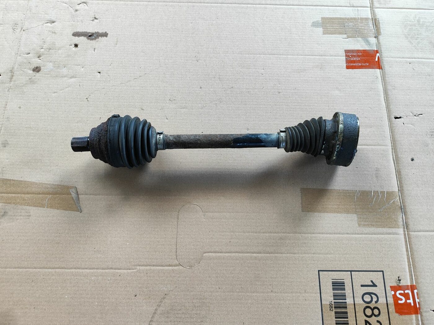 Pusass priekšējā kreisā priekš SKODA OCTAVIA 2008 1 Pusass priekšējā kreisā priekš SKODA OCTAVIA 2008