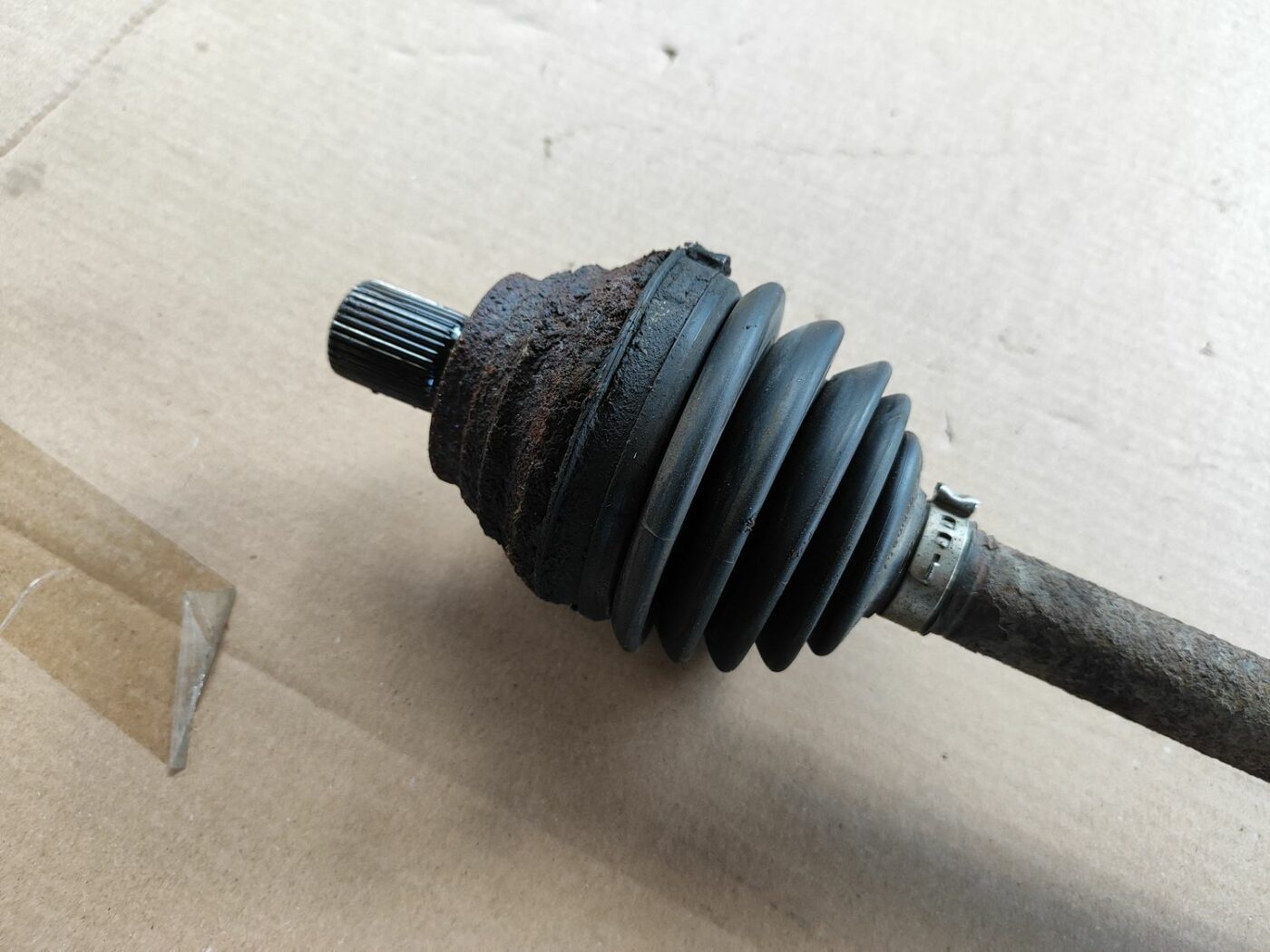 Pusass priekšējā kreisā priekš SKODA OCTAVIA 2008 2 Pusass priekšējā kreisā priekš SKODA OCTAVIA 2008