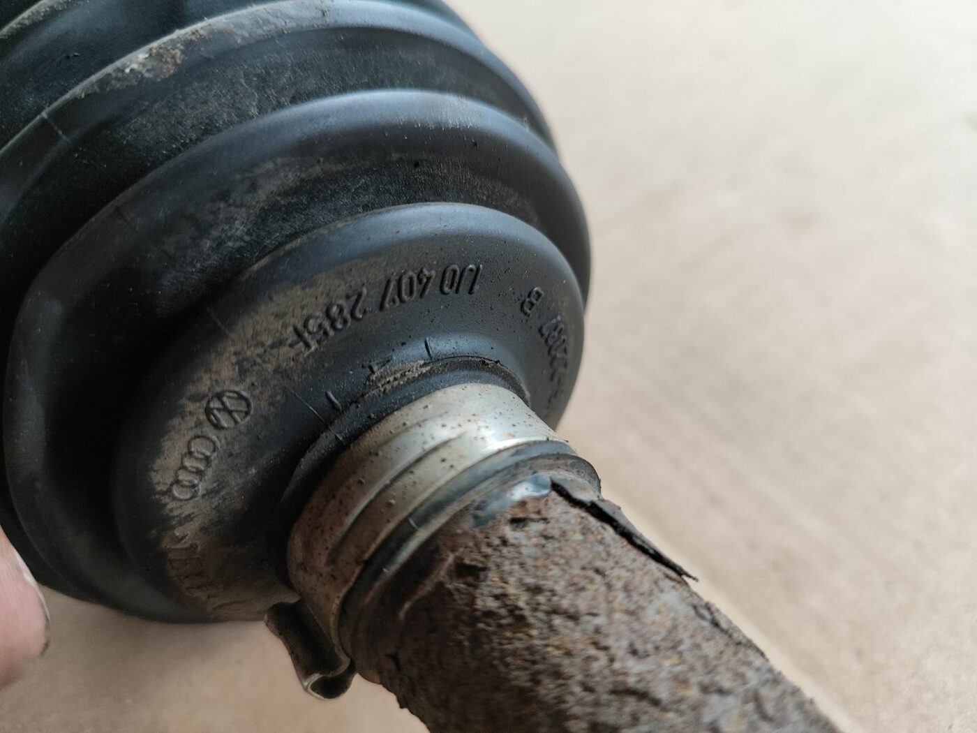 Pusass priekšējā kreisā priekš SKODA OCTAVIA 2008 3 Pusass priekšējā kreisā priekš SKODA OCTAVIA 2008