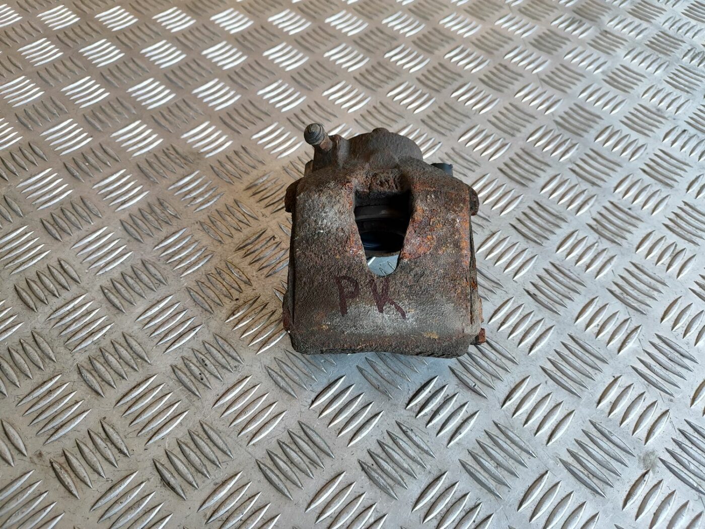 Priekšējais kreisais suports priekš SKODA OCTAVIA 2008 1 Priekšējais kreisais suports priekš SKODA OCTAVIA 2008