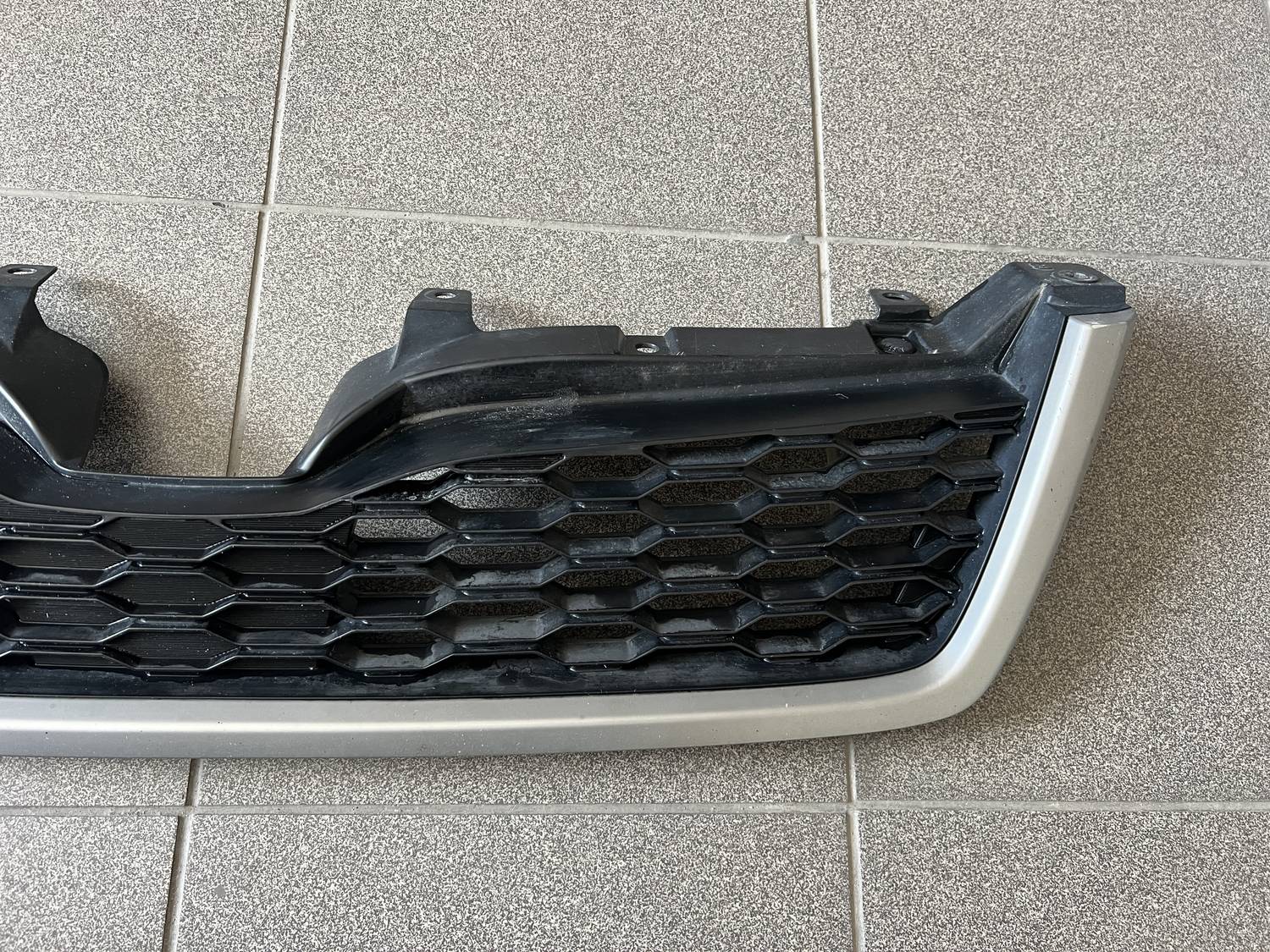 Bufera reste priekš Subaru Forester SK 2012-2017 2 Bufera reste priekš Subaru Forester SK 2012-2017