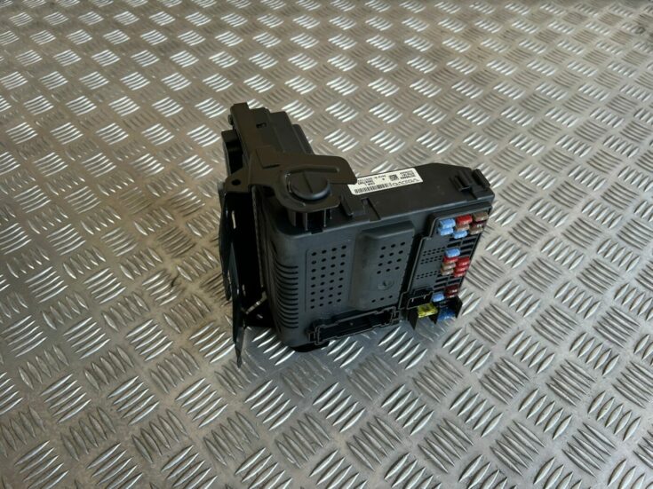 Drošinātāju relejas kaste priekš VOLVO S60 2007 1