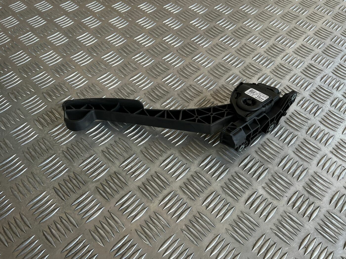 Gāzes pedālis priekš VOLVO S60 2007 2 Gāzes pedālis priekš VOLVO S60 2007