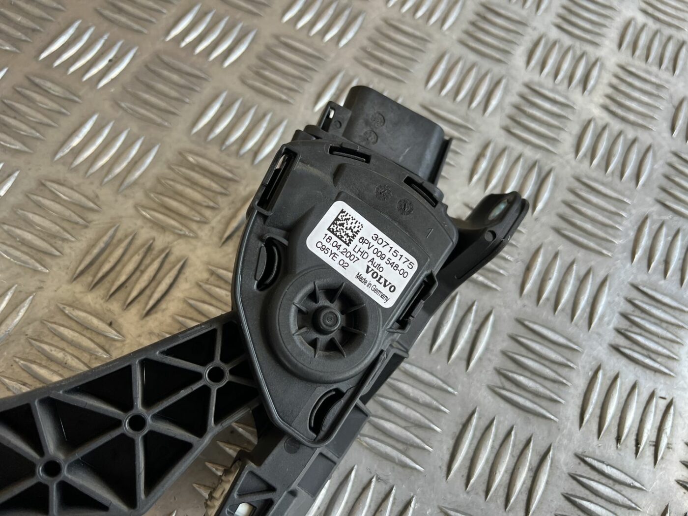 Gāzes pedālis priekš VOLVO S60 2007 4 Gāzes pedālis priekš VOLVO S60 2007