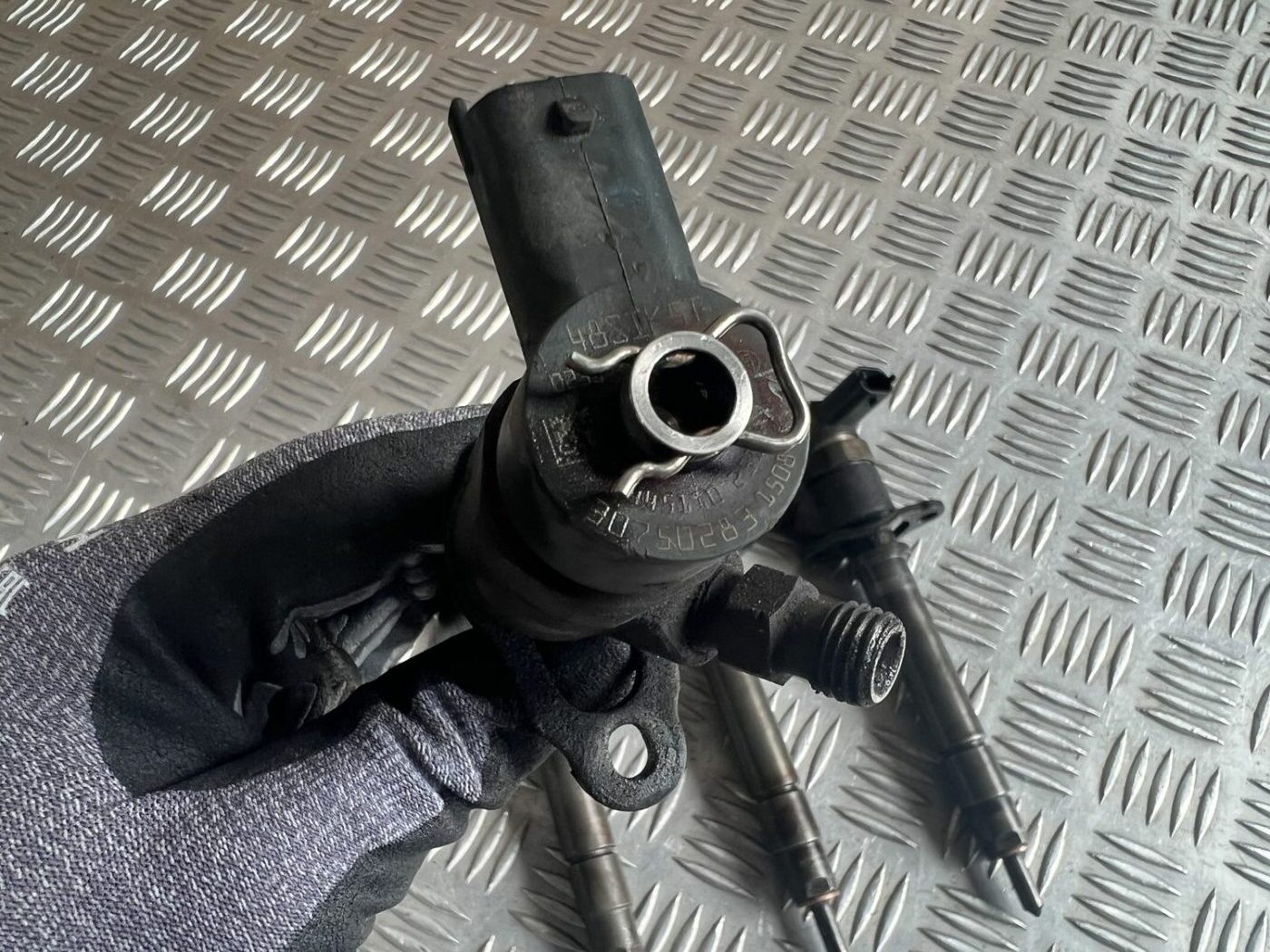 Degvielas smidzinātājs priekš VOLVO S60 2007 4 Degvielas smidzinātājs priekš VOLVO S60 2007