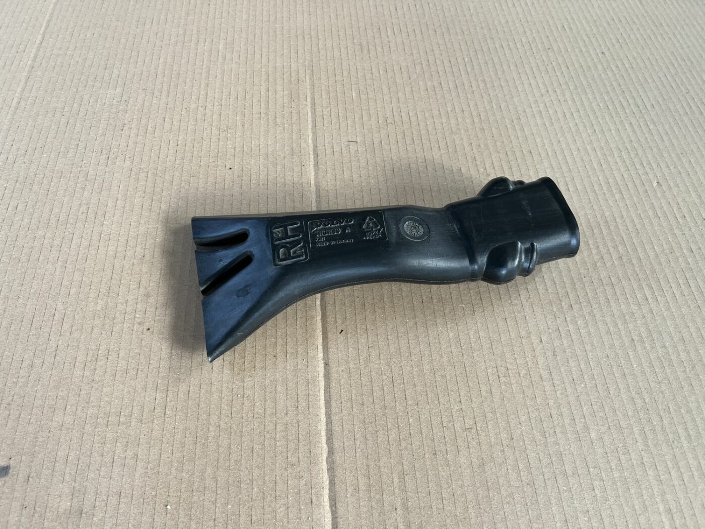 Salona gaisa vads priekš VOLVO S60 2007 1 Salona gaisa vads priekš VOLVO S60 2007