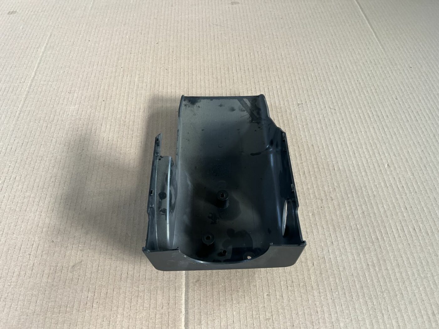 Stūres statnes putekļu aizsargs (salonā) priekš VOLVO S60 2007 2 Stūres statnes putekļu aizsargs (salonā) priekš VOLVO S60 2007