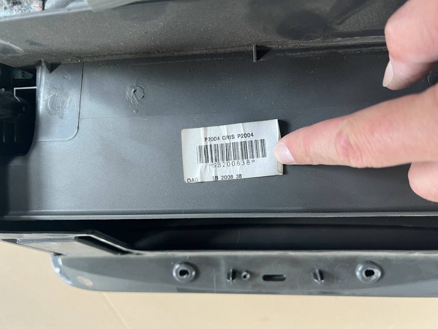 Mantu glabāšanas nodalījums pasažiera pusē priekš VOLVO S60 2007 5 Mantu glabāšanas nodalījums pasažiera pusē priekš VOLVO S60 2007