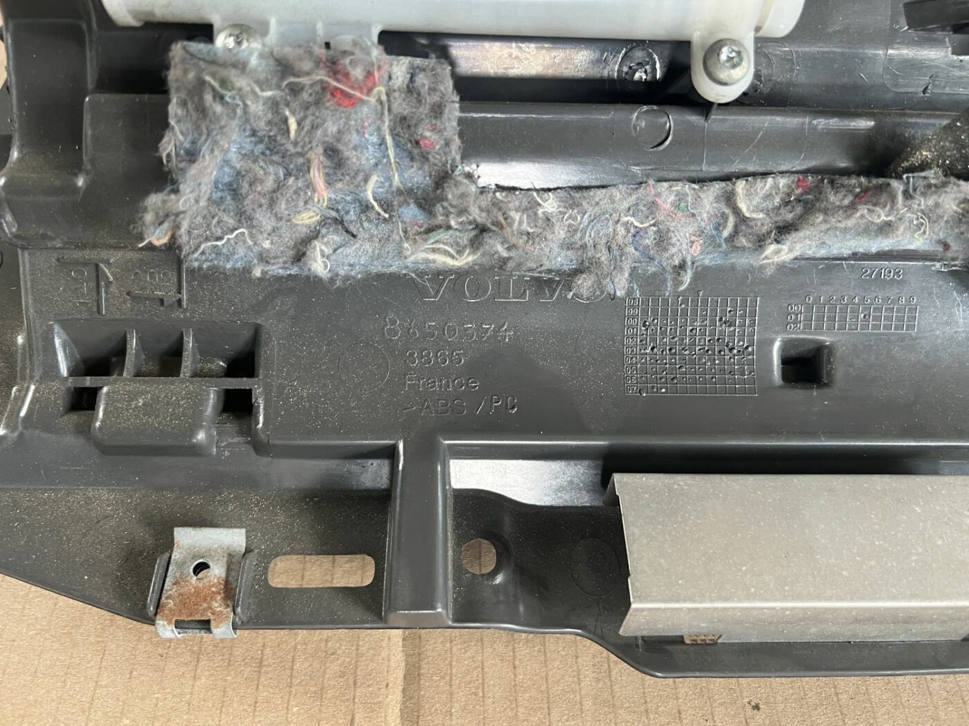 Mantu glabāšanas nodalījums pasažiera pusē priekš VOLVO S60 2007 4 Mantu glabāšanas nodalījums pasažiera pusē priekš VOLVO S60 2007