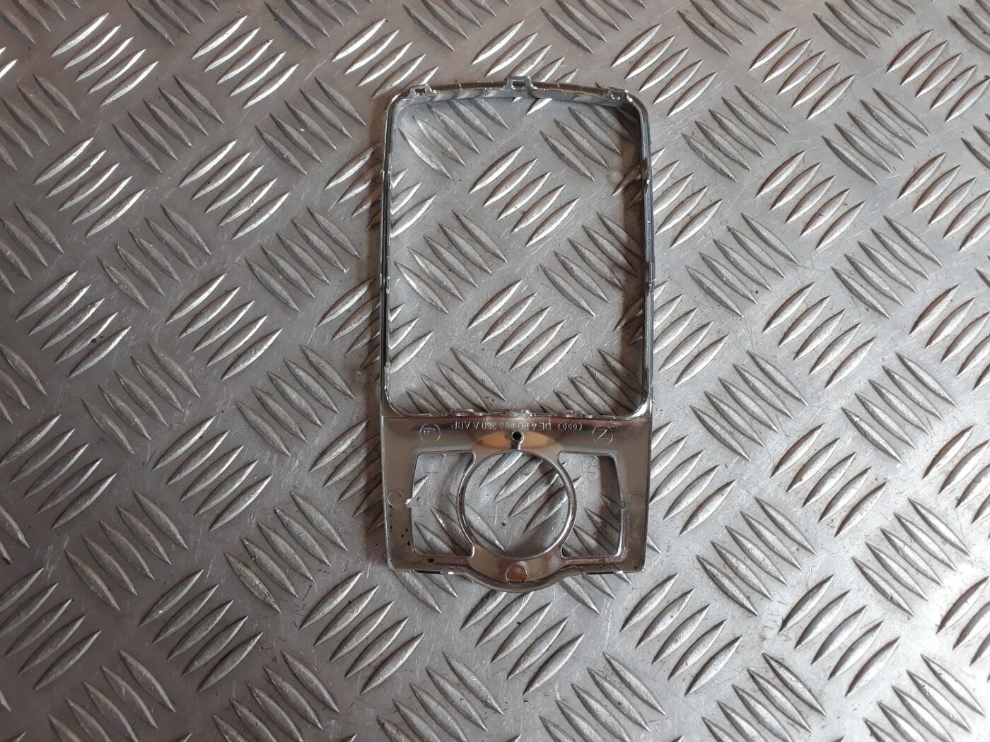 Dekoratīvs rāmis pārnesumu selektoram priekš AUDI A6 AVANT 2006 5 Dekoratīvs rāmis pārnesumu selektoram priekš AUDI A6 AVANT 2006