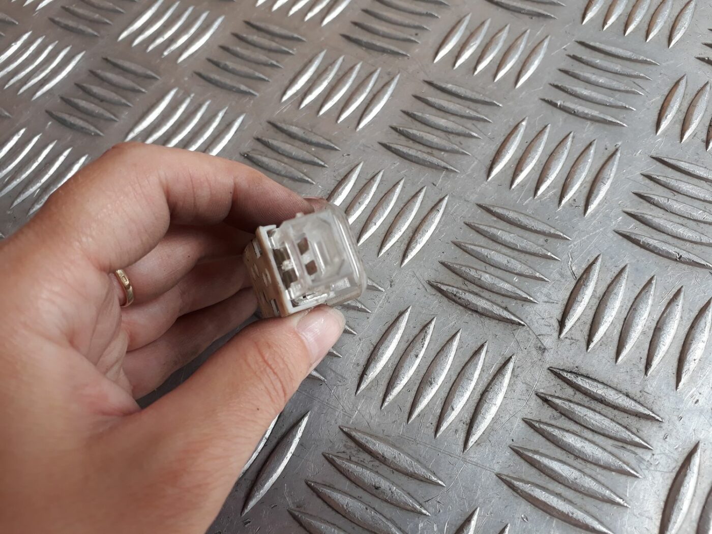 Apgaismojums durvju apdarē priekš AUDI A6 AVANT 2006 4 Apgaismojums durvju apdarē priekš AUDI A6 AVANT 2006