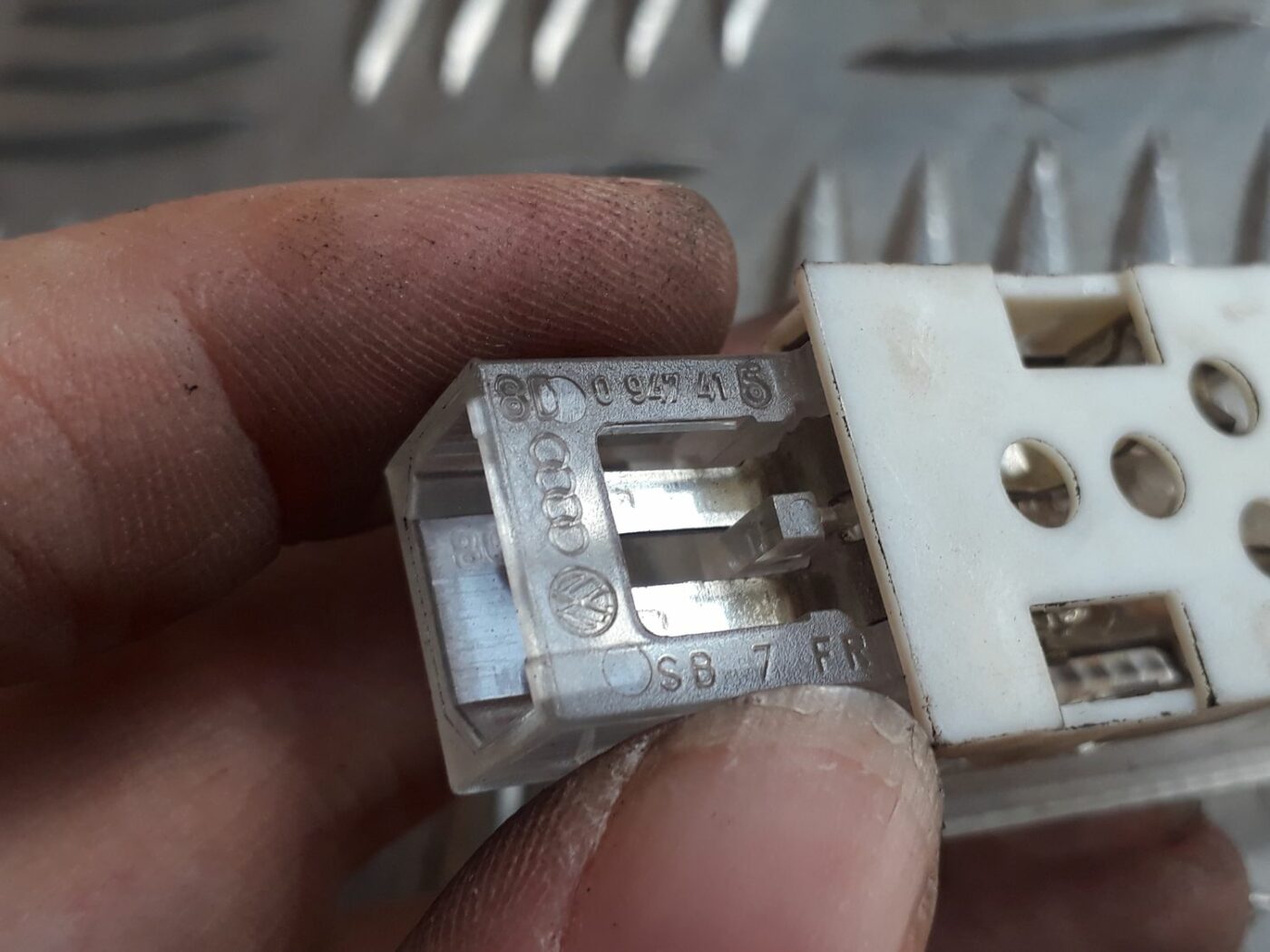 Apgaismojums durvju apdarē priekš AUDI A6 AVANT 2006 3 Apgaismojums durvju apdarē priekš AUDI A6 AVANT 2006