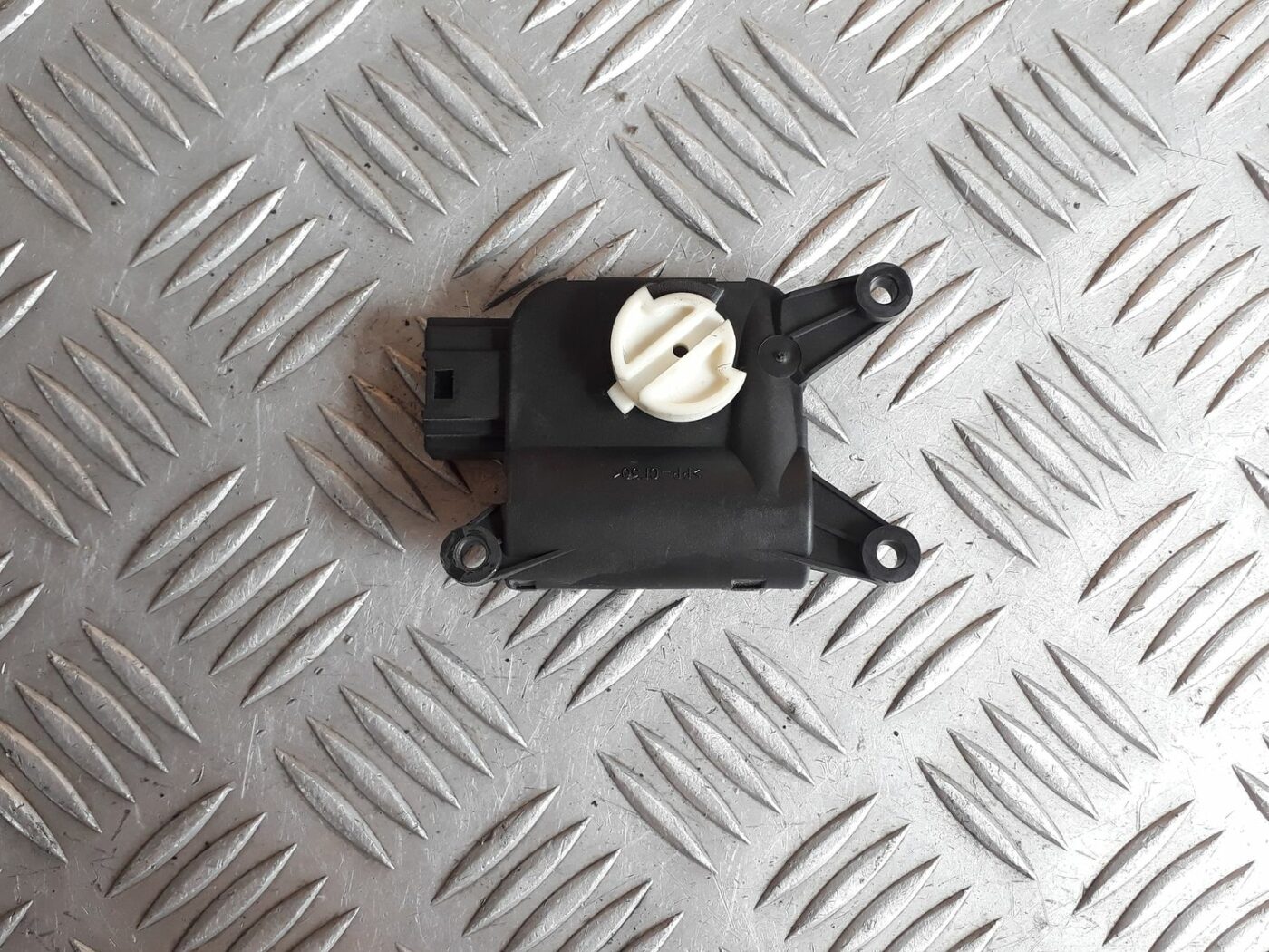 Apsildes sistēmas aktuators priekš AUDI A6 AVANT 2006 2 Apsildes sistēmas aktuators priekš AUDI A6 AVANT 2006