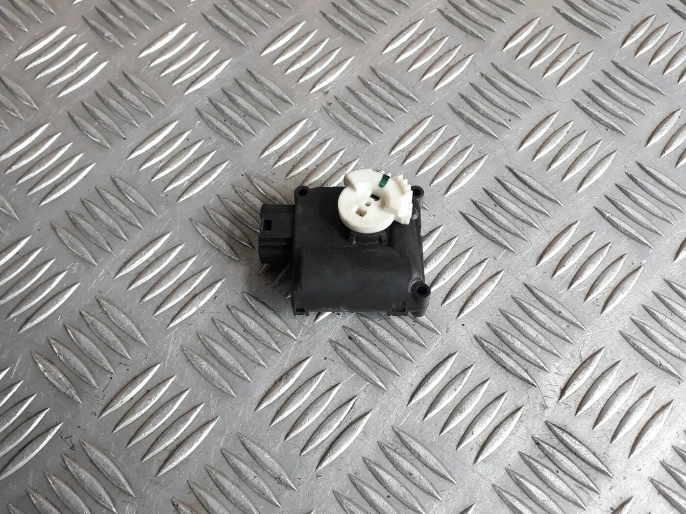 Apsildes sistēmas aktuators priekš AUDI A6 AVANT 2006 2 Apsildes sistēmas aktuators priekš AUDI A6 AVANT 2006