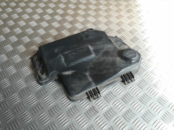 Drošinātāju kārbas korpusa vāks priekš AUDI A6 AVANT 2006