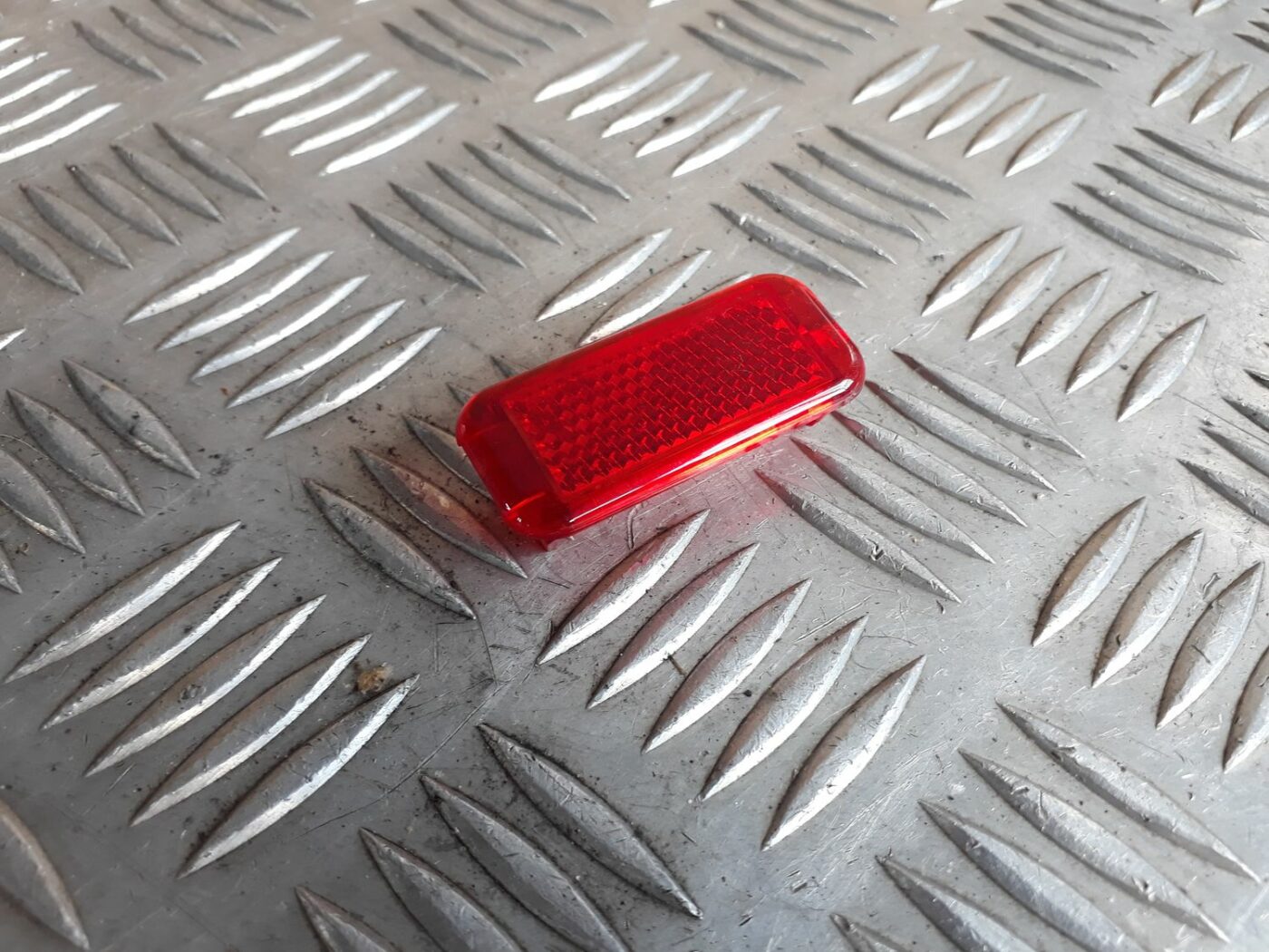 Apgaismojums durvju apdarē priekš AUDI A6 AVANT 2006 1 Apgaismojums durvju apdarē priekš AUDI A6 AVANT 2006