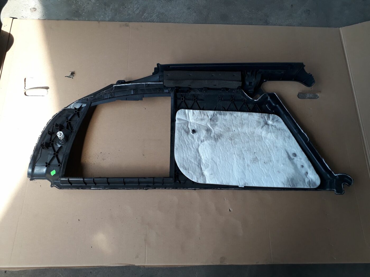 Bagāžnieka nodalījuma sānu apdare priekš AUDI A6 AVANT 2006 5 Bagāžnieka nodalījuma sānu apdare priekš AUDI A6 AVANT 2006