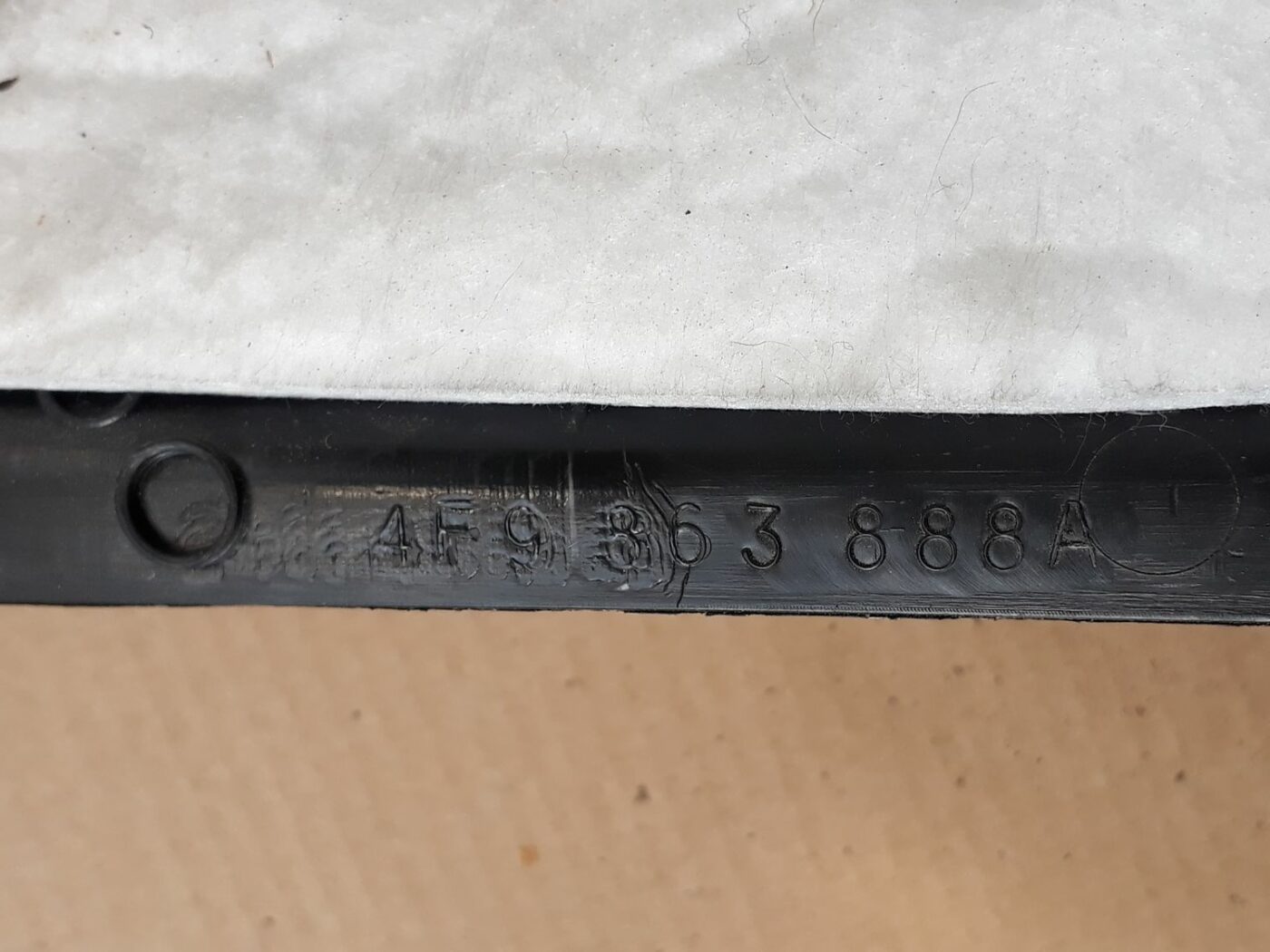 Bagāžnieka nodalījuma sānu apdare priekš AUDI A6 AVANT 2006 3 Bagāžnieka nodalījuma sānu apdare priekš AUDI A6 AVANT 2006