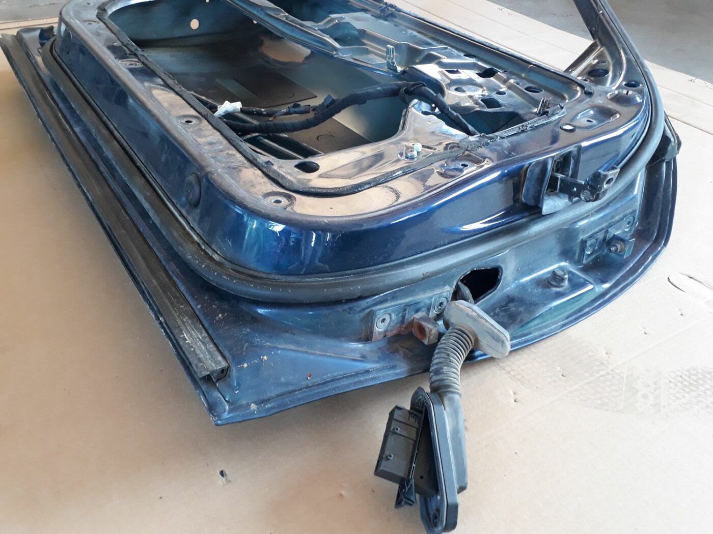 Priekšējās kreisās durvis priekš BMW 530D E61 2006 TOURING BLUE 4 Priekšējās kreisās durvis priekš BMW 530D E61 2006 TOURING BLUE