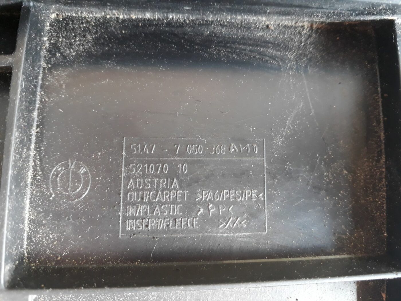 Bagāžnieka nodalījuma sānu apdares lūka priekš BMW 530D E61 2006 TOURING BLUE 3 Bagāžnieka nodalījuma sānu apdares lūka priekš BMW 530D E61 2006 TOURING BLUE