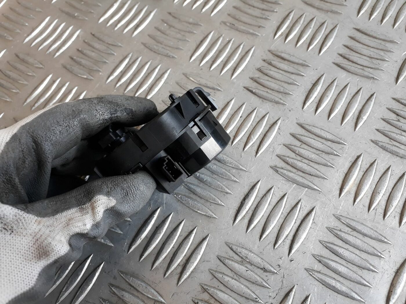 Apsildes sistēmas aktuators priekš BMW 530D E61 2006 TOURING BLUE 4 Apsildes sistēmas aktuators priekš BMW 530D E61 2006 TOURING BLUE