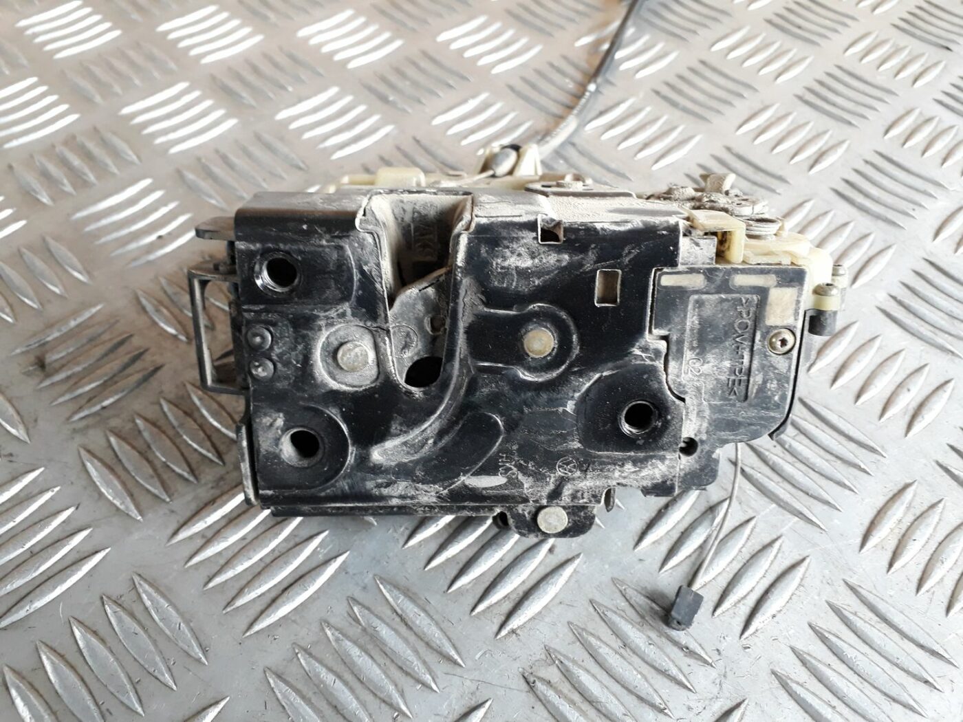 Priekšējo labo durvju slēdzene priekš SEAT IBIZA 2005 2 Priekšējo labo durvju slēdzene priekš SEAT IBIZA 2005