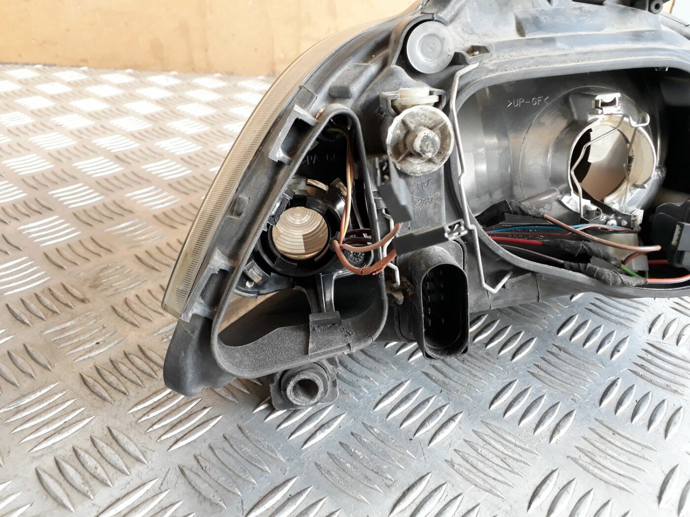 Priekšējais kreisais lukturis priekš SEAT IBIZA 2005 10 Priekšējais kreisais lukturis priekš SEAT IBIZA 2005