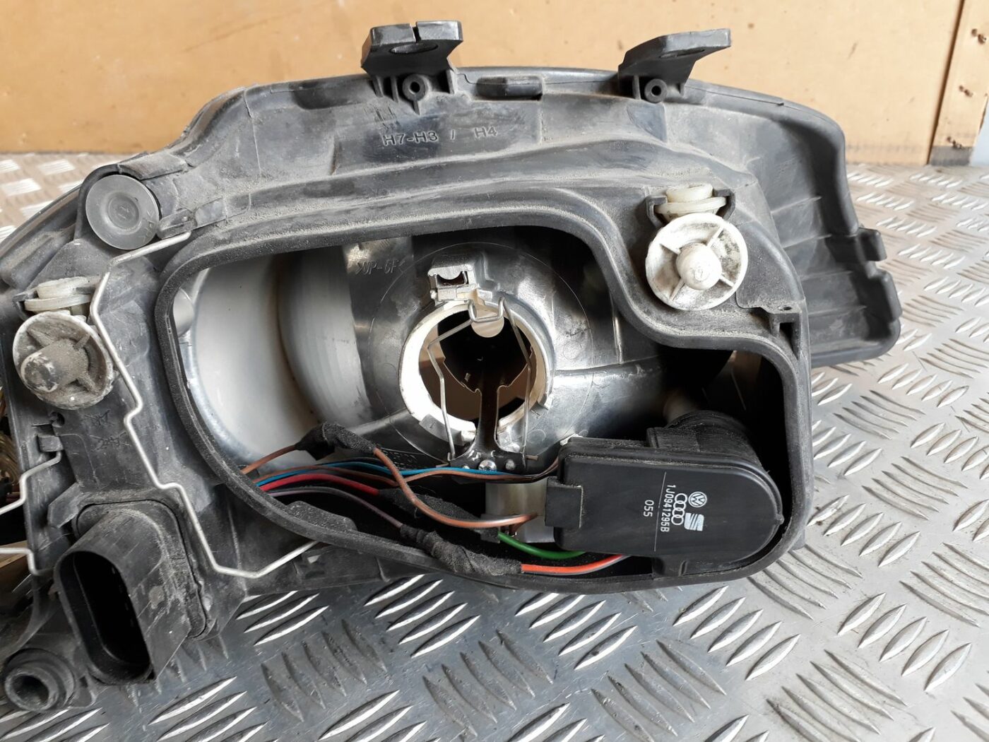 Priekšējais kreisais lukturis priekš SEAT IBIZA 2005 9 Priekšējais kreisais lukturis priekš SEAT IBIZA 2005