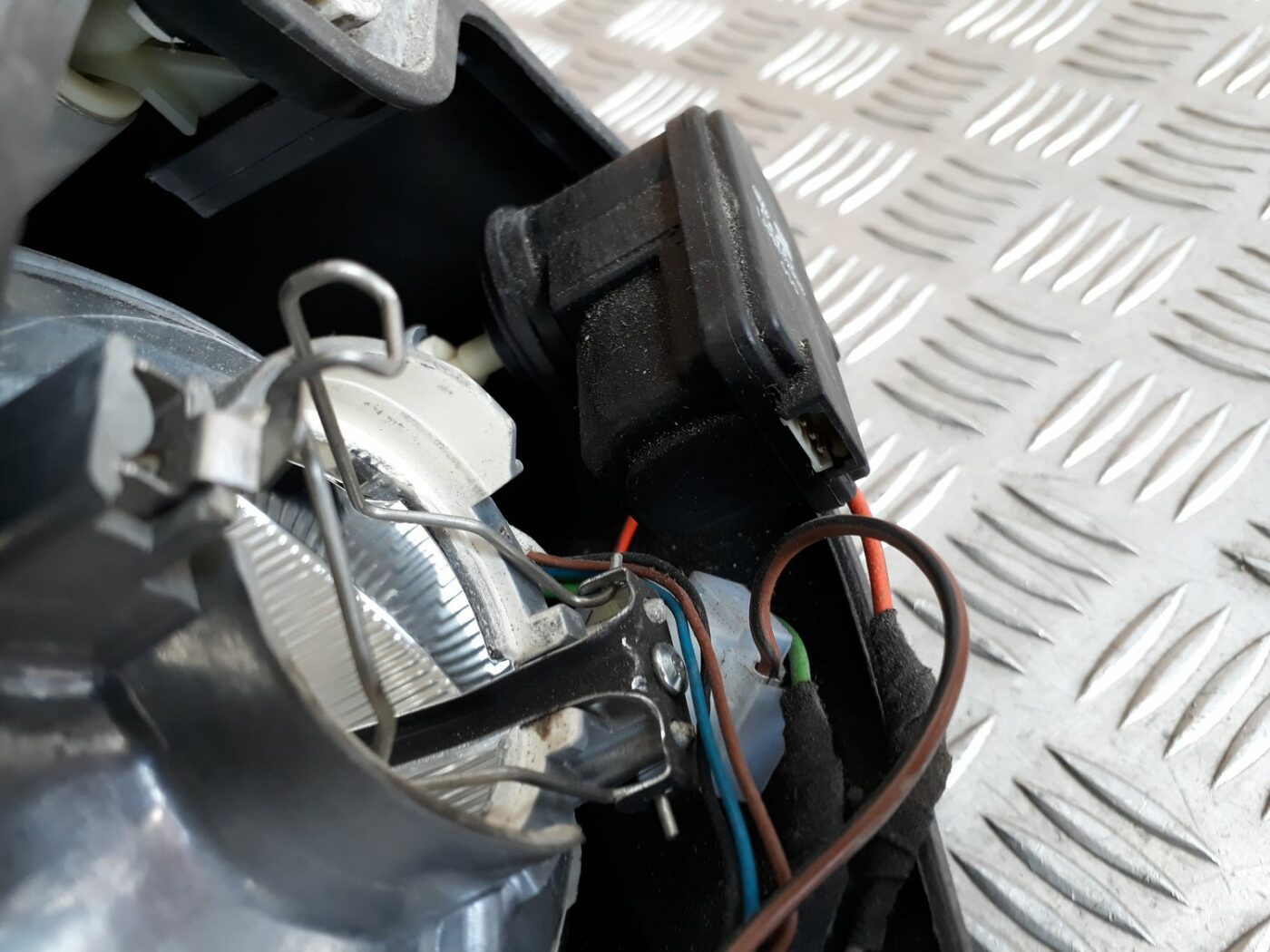 Priekšējais kreisais lukturis priekš SEAT IBIZA 2005 3 Priekšējais kreisais lukturis priekš SEAT IBIZA 2005