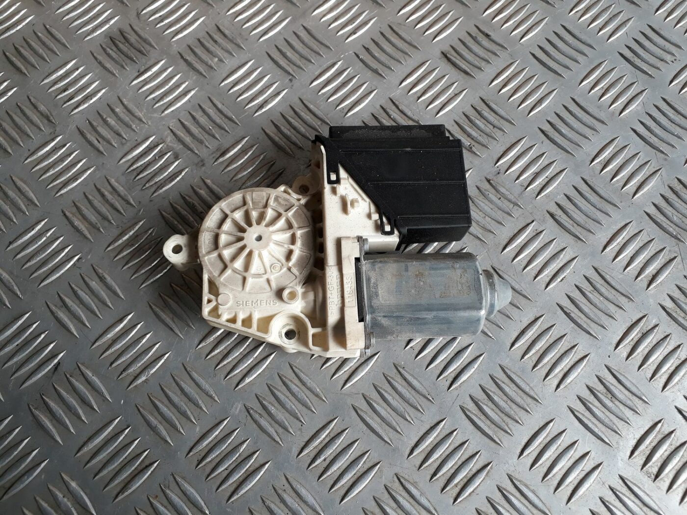 Elektrisko stiklu motors priekš SEAT IBIZA 2005 1 Elektrisko stiklu motors priekš SEAT IBIZA 2005