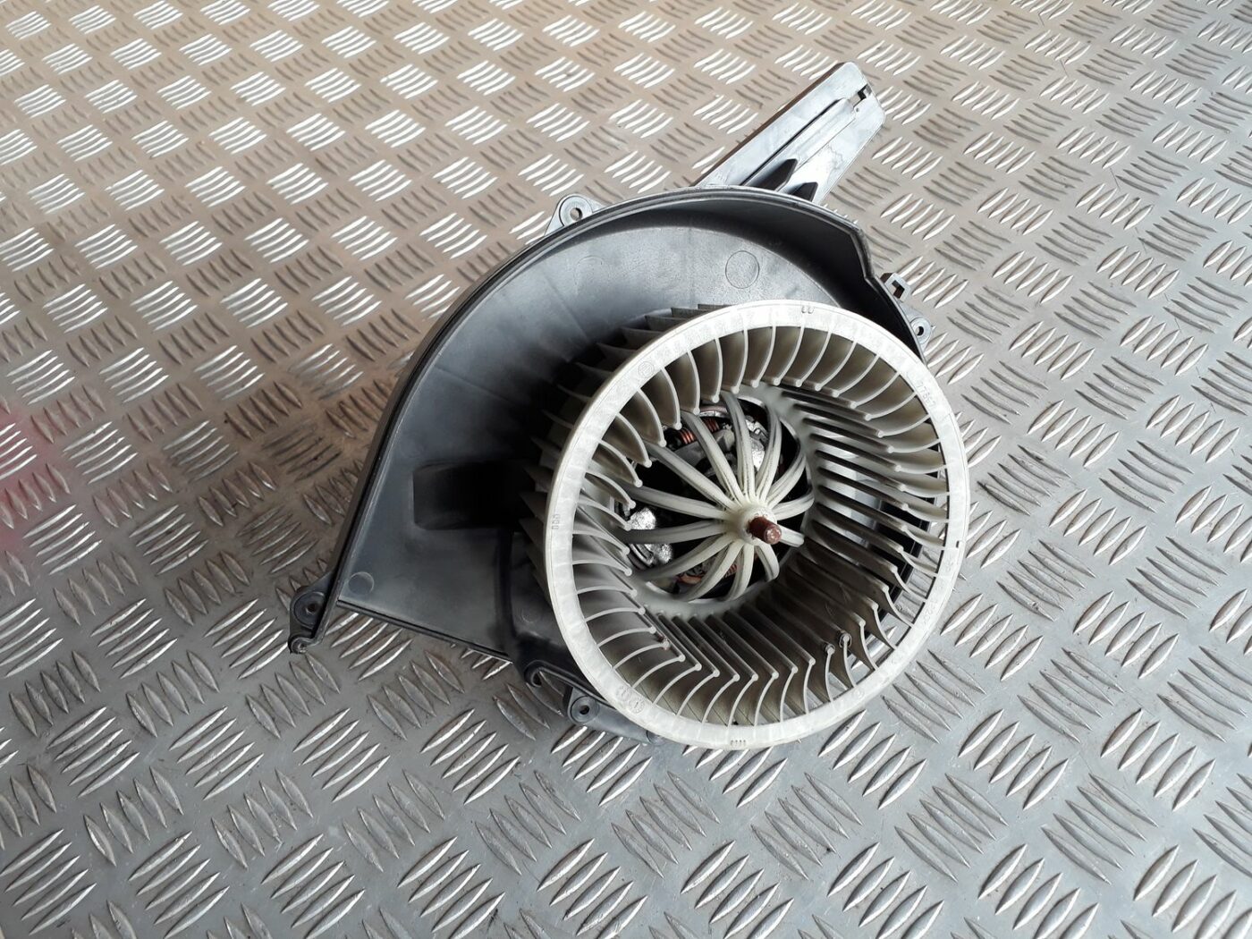 Salona ventilators priekš SEAT IBIZA 2005 2 Salona ventilators priekš SEAT IBIZA 2005