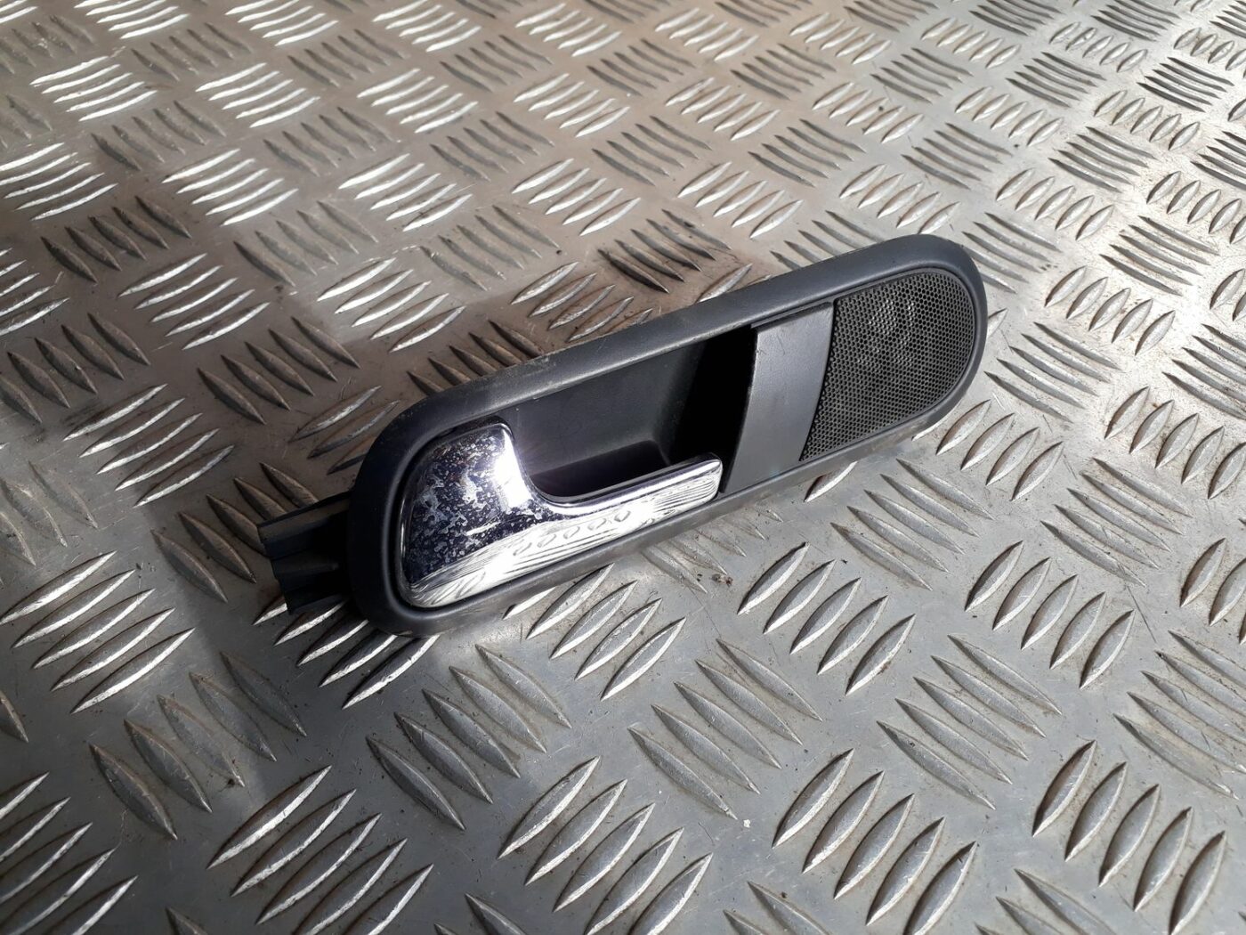 Salona durvju rokturis, aizmugures kreisais priekš SEAT IBIZA 2005 1 Salona durvju rokturis, aizmugures kreisais priekš SEAT IBIZA 2005