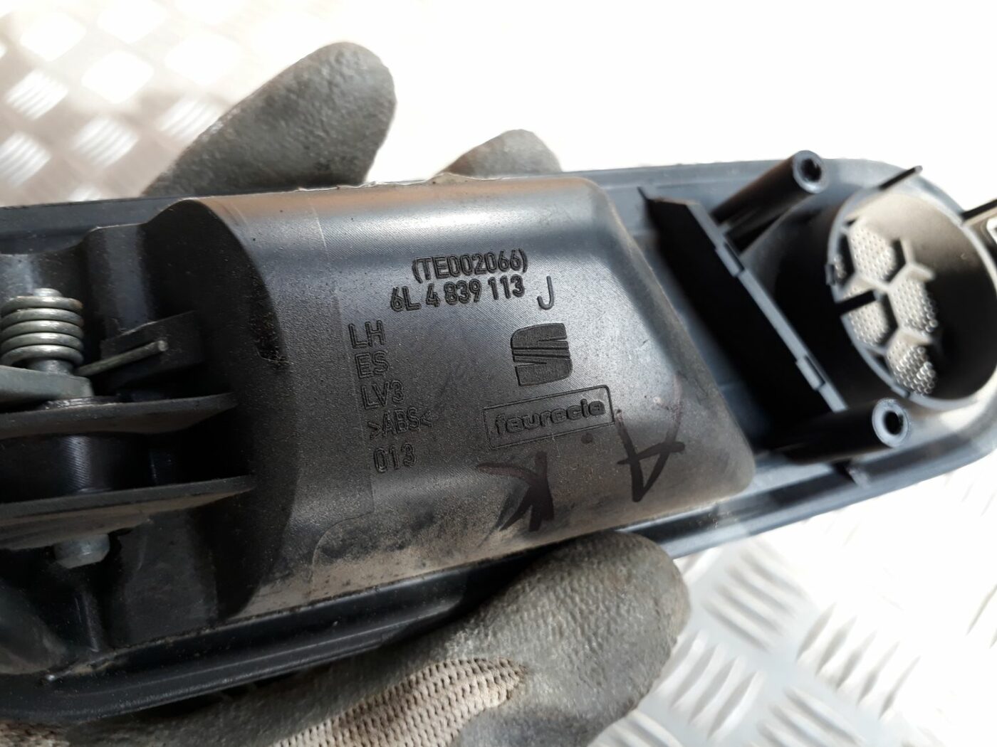 Salona durvju rokturis, aizmugures kreisais priekš SEAT IBIZA 2005 3 Salona durvju rokturis, aizmugures kreisais priekš SEAT IBIZA 2005