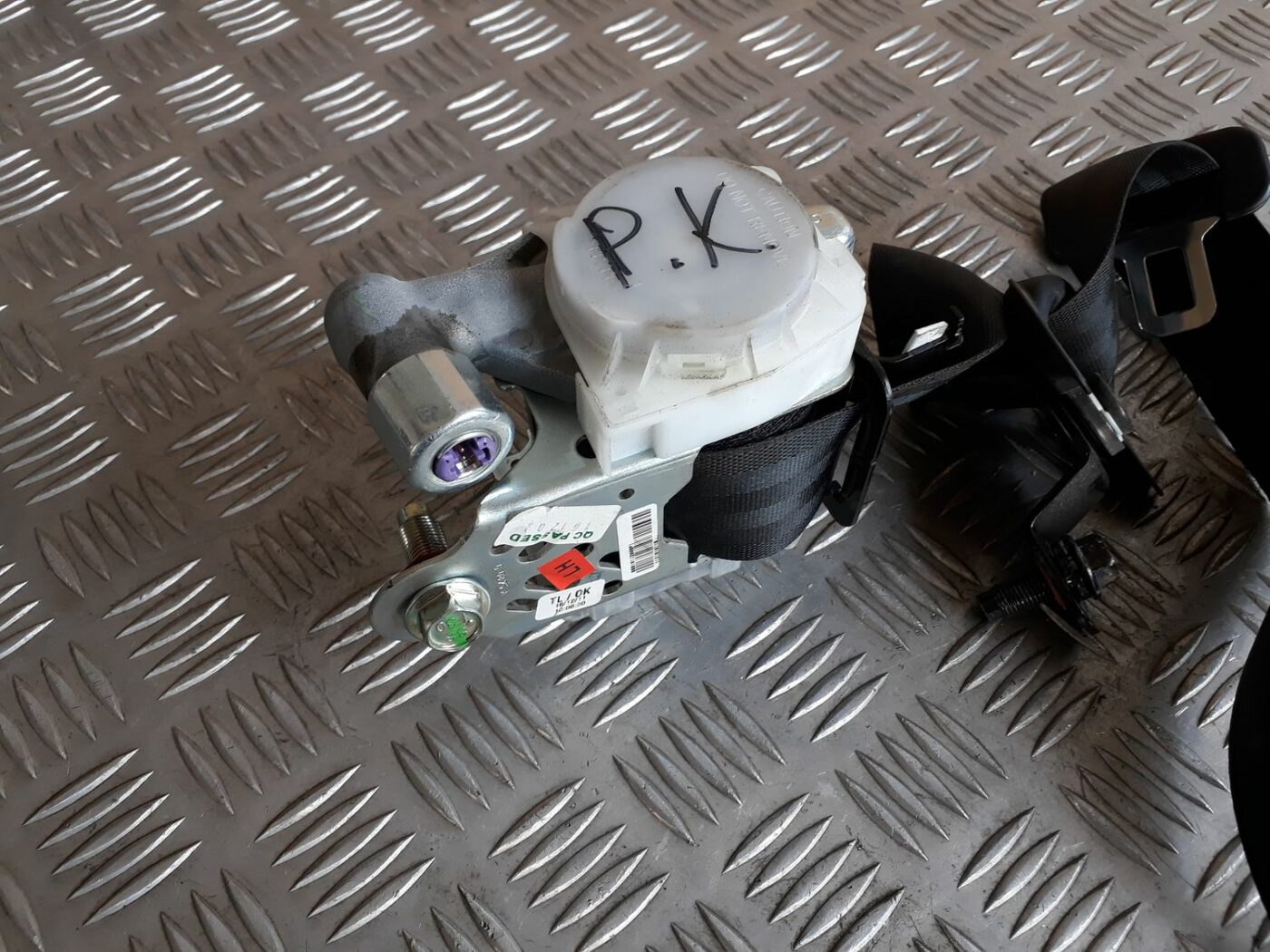 Priekšējā kreisā drošības josta priekš HYUNDAI I20 2011 5 Priekšējā kreisā drošības josta priekš HYUNDAI I20 2011