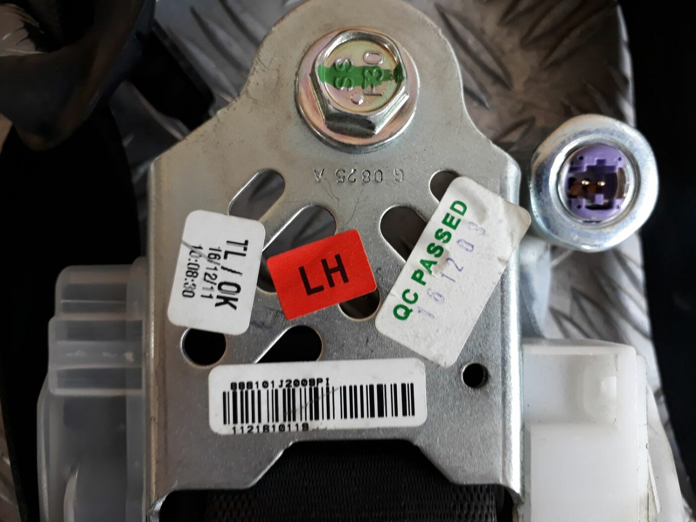 Priekšējā kreisā drošības josta priekš HYUNDAI I20 2011 4 Priekšējā kreisā drošības josta priekš HYUNDAI I20 2011