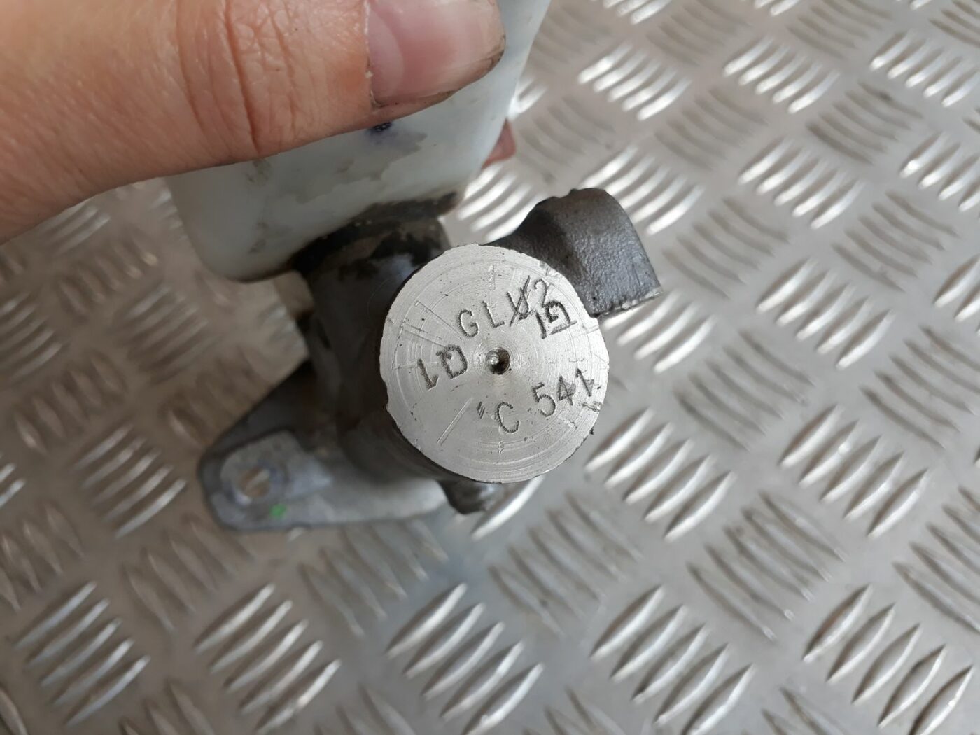 Bremžu pastiprinātāja galvenais cilindrs priekš HYUNDAI I20 2011 3 Bremžu pastiprinātāja galvenais cilindrs priekš HYUNDAI I20 2011