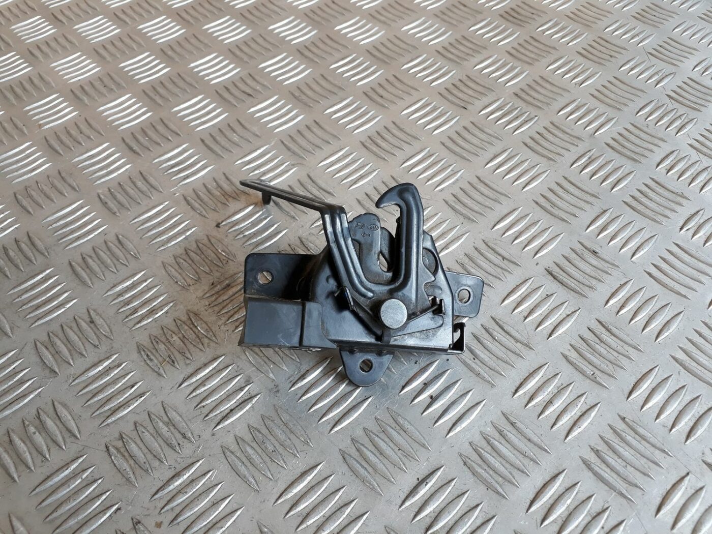 Pārsega slēdzene priekš HYUNDAI I20 2011 1 Pārsega slēdzene priekš HYUNDAI I20 2011