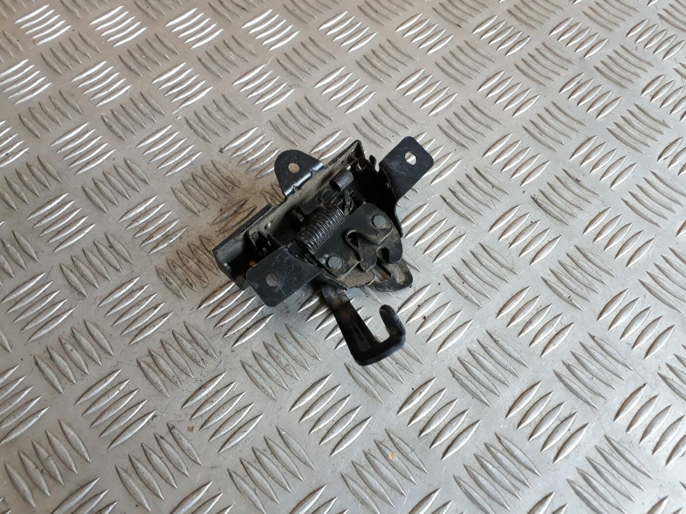 Pārsega slēdzene priekš HYUNDAI I20 2011 2 Pārsega slēdzene priekš HYUNDAI I20 2011